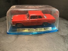 Pilen Artec 1:43 No. 371 Mercedes Benz S 250 rot in Pilen Vitrine KB