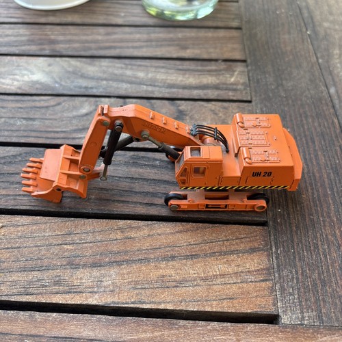 Shinsei excavator hitachi - hitachi, uh