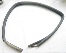 VW Golf 2 Dichtung Fensterführung Tür vorn links 193837431D