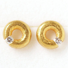 Kleine Ohrstecker Ø7mm 18 Karat 750 Gold schraffiert Brillanten Lupenrein 3,35 g