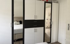 Kleiderschrank