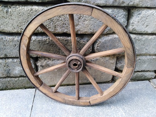 Altes holzrad wagenrad - altes,