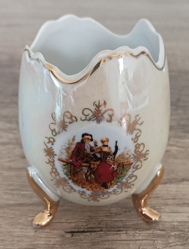 Eine kleine vase oder - kleine, schale