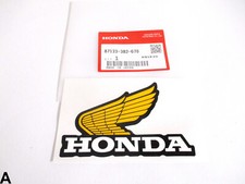 1x Aufkleber Emblem A links