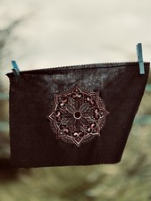 Mandala Bunt Gestickt auf Stoffstück schwarze Baumwolle für Patchwork Basteln