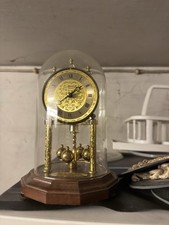 Biete schöne Hermle Tischuhr mit Drehpendel
