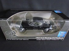 1965 Ford Mustang 2+2 Fastback Authentics 1:18