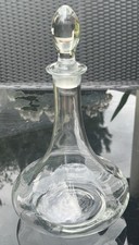 Glaskaraffe mit Glasstöpsel