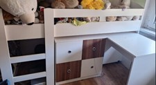 Kinderzimmer Set: Hochbett mit Schreibtisch & Schrank