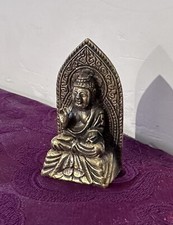 Sehr feine tibet. Miniatur Statue, Buddha aus Bronze auf Lotusblüten Thron