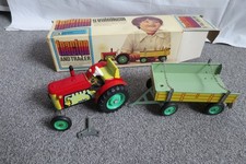 DDR -  Posten DDR  Spielzeug  - Traktor mit Hänger