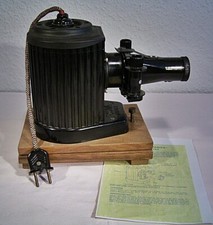 05 076 DDR DIA Filmprojektor POUVA MAGICA, Gehäuse aus Bakelit, Oberteil Metall