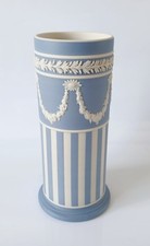Wedgwood blau auf - , weiß