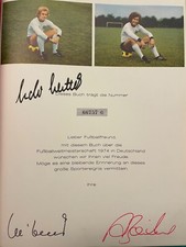 Fußball Signatur im Buch zur