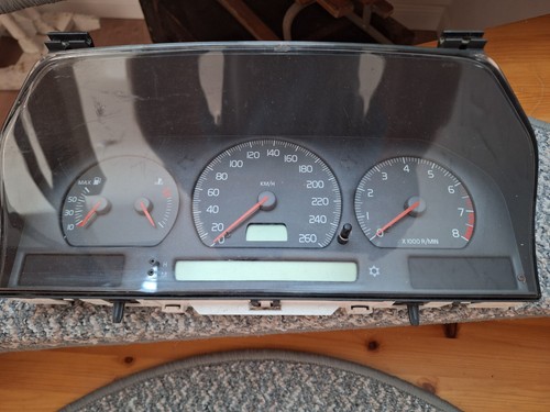 Volvo kombiinstrument - 70,