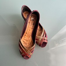 Görtz Wedges Pumps Keilabsatz Peep Toes 39 Leder Reptil weinrot cognac khaki