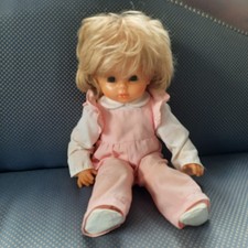 Puppe mit Blonden Haaren und braunen Augen. 45 cm groß