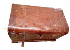 Alte Seemannskiste oder Reisekoffer Truhe  aus den 1920er Jahren mit  Patina