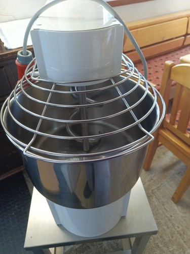 Spiralkneter mit teigbrecher - spiralkneter,
