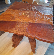 Kleiner Beistelltisch aus Holz