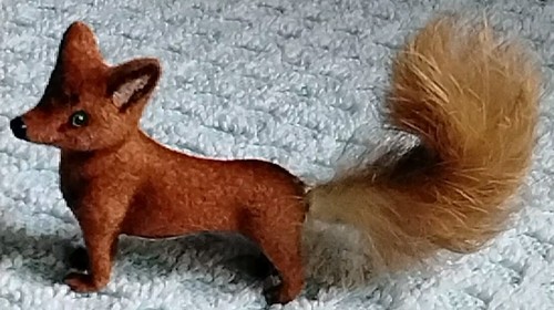 Beflockter fuchs mit affenkopf - beflockter,