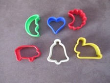 6 Kinder Ausstechformen,kleine Backformen,Keksausstecher,Plastik,Weihnachten