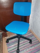 Blauer Kinderschreibtischstuhl aus Kunststoff – bequem & pflegeleicht