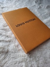 LOUIS VUITTON. 2 x Geschenk-Box. Klapp-Karton mit Magnetverschluss. Ca. 40x29 cm