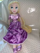 Stoffpuppe Disney Store Kleid Haare Zopf Plüsch lila Rapunzel blond Satin Schuhe