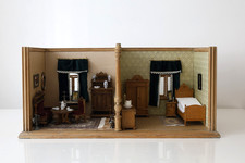 Antike museale Puppenstube um