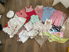 Bekleidungspaket 26 Teile viel Marken Sommer Baby Mädchen Kleider Body Strampler