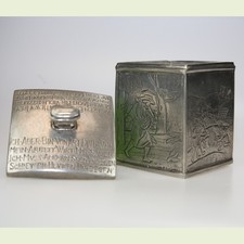 Alte Dose mit Deckel und wunderschöne Motive Geprägt 