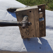 Antikes Kastenschloss mit