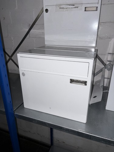 Briefkasten weiß mit