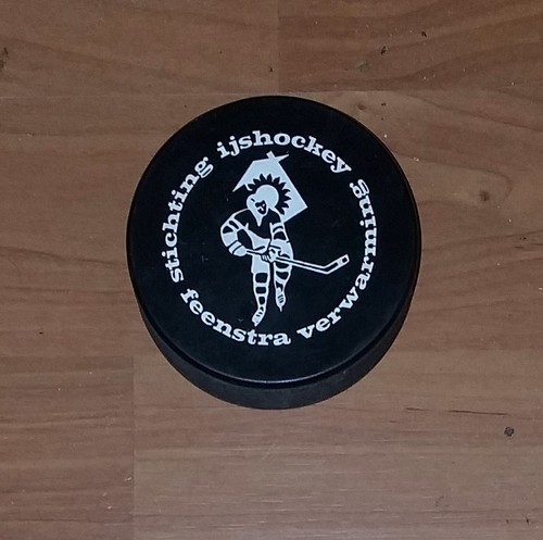 Official eishockey puck - official,