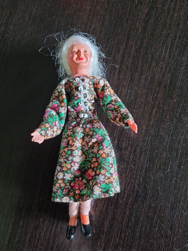 Großmutter alte dame caco - dame,