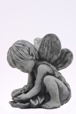 Elfenkind Andin kniend mit