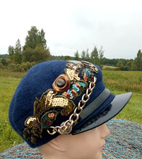 Blaue Damenmütze mit Schirm
