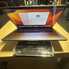 MacBook Pro 13” (2017) –