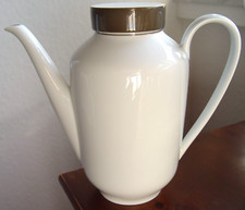 °°° ARZBERG PORZ. FORM: 2200 DEKOR: 3523 SEPIABAND  1 KAFFEEKANNE H=20 CM °°°