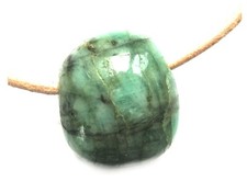 Trommelstein gebohrt Smaragd A
