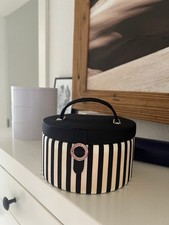 Thomas Sabo Charm Club Schmuckkoffer rund schwarz-weiss gestreift