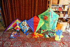 Konvolut 4x Einleiner Drachen  1xZweileiner Drachen 