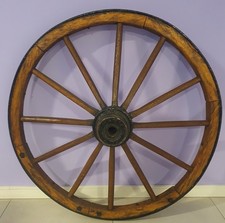 Großes originales Wagenrad