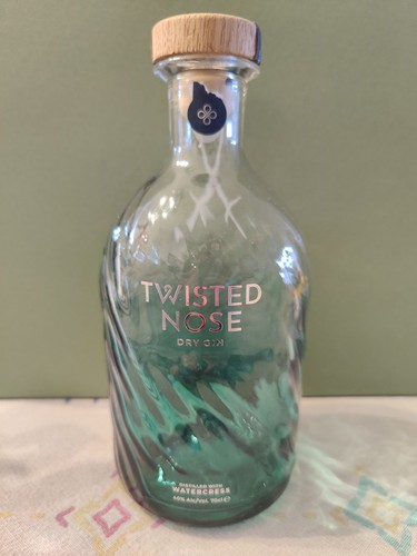 Leere gin flasche twisted - gin,