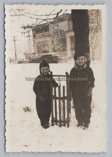 Kinder mit schlitten im - kinder,