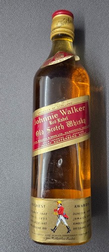 Johnnie walker red - johnnie, label