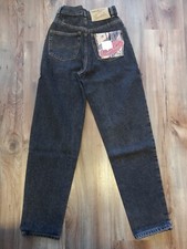 KNOCKOUT Jeans Modell