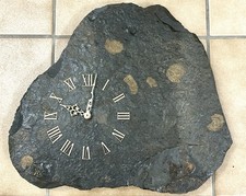 Kienzle Quarz Wanduhr Tischuhr Schieferplatte mit fossilien Ammoniten 45x38cm