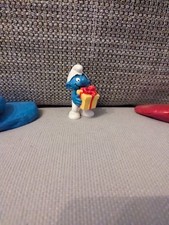 1x Schlumpf mit Geschenk